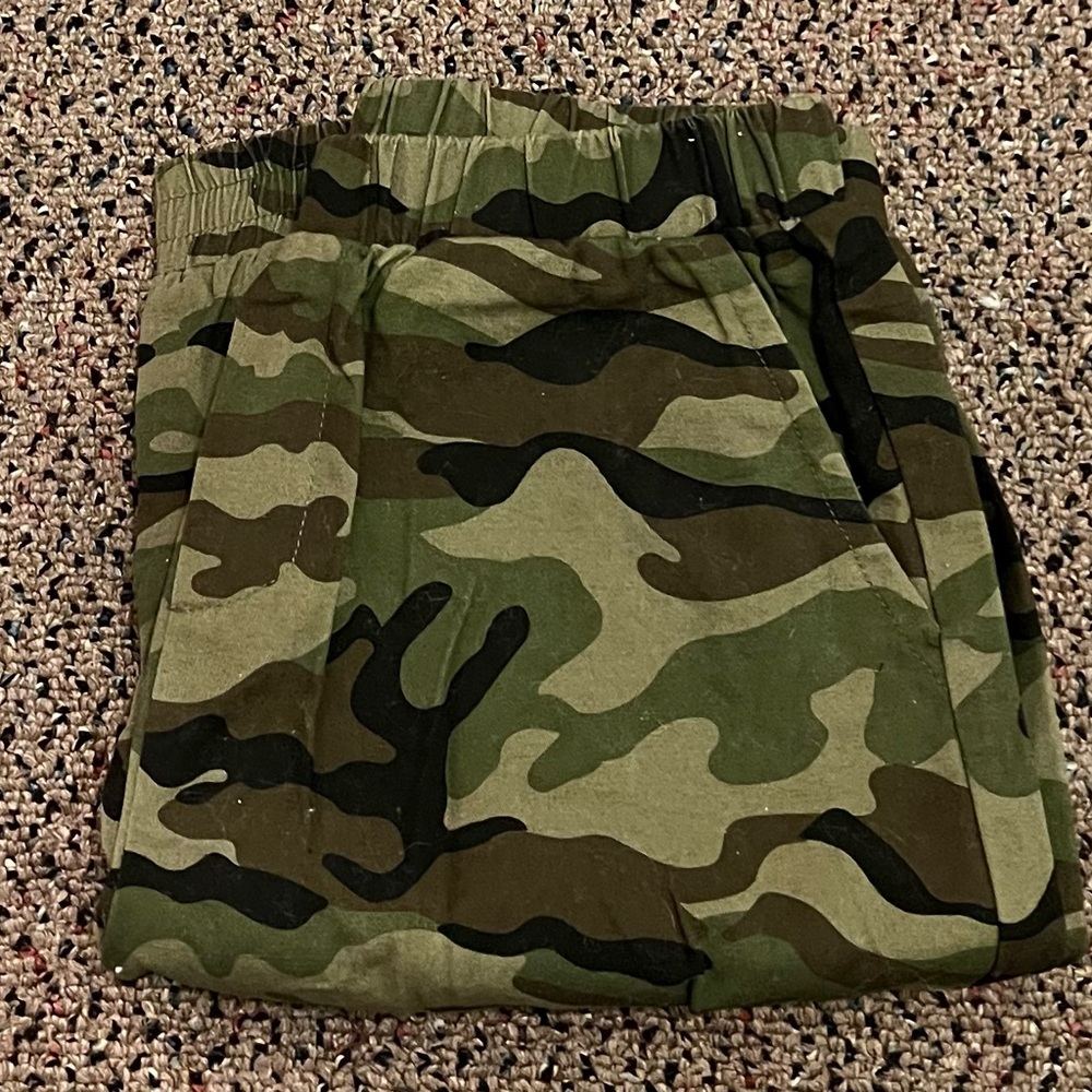 Boys camo cargo pants size small